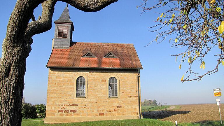 Die Diözese Würzburg will sich von der Finanzierung kleiner Kirchen in kleinen Dörfern zurückziehen. Im Bild die Kapelle von Düttingsfeld. Ob auch sie betroffen ist?