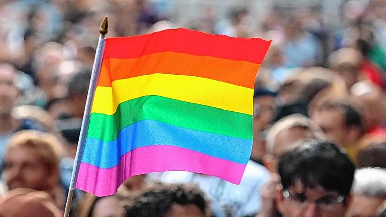 Christopher Street Day in Stuttgart       -  Zum Christopher Street Day ziehen an diesem Samstag wieder Schwule und Lesben für Gleichberechtigung und Diskriminierungsabbau durch Stuttgart.