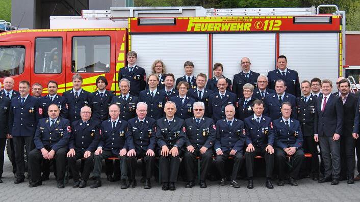 Feuerwehrler beim Ehrentag des Inspektionsbereiches Lohr.