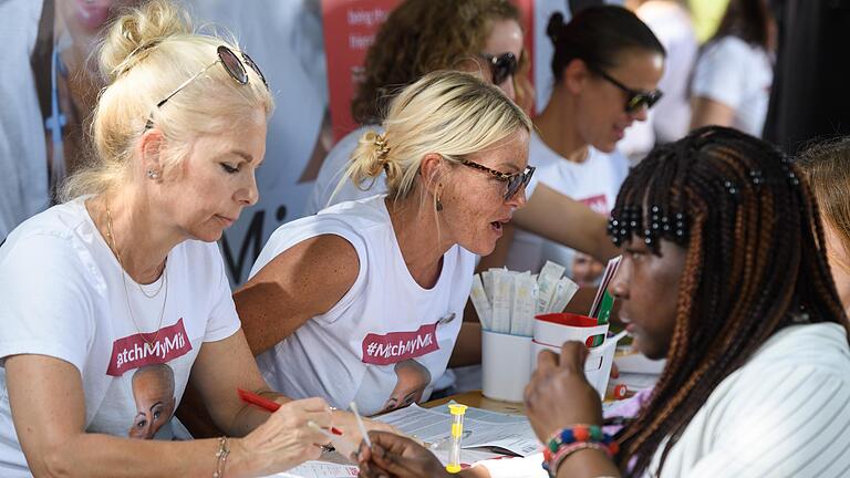 Freundinnen und Freunde der Deutsch-Nigerianerin Astrid G. suchen am Samstag auf dem Africa Festival in Würzburg mit einer großen Typisierungsaktion einen Stammzellenspender. Die zweifache Mutter ist an einer sehr aggressiven Form der Leukämie erkrankt.