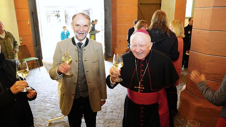 Natürlich durften bei der Begegnung mit Weihbischof Ulrich Boom die Wiedersehensfreude und der Humor nicht fehlen, wo alte Erinnerungen aus Miltenberger Zeiten ausgetauscht wurden.