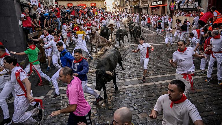 &bdquo;Sanfermines&rdquo;-Fest in Pamplona       -  Es gibt nicht nur Stierrennen und -kämpfe, sondern auch viele Konzerte, Prozessionen und andere Veranstaltungen. (Archivbild)