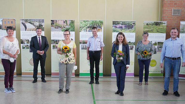 Der gewählte Vorstand des Kreisverbandes für Gartenbau- und Landespflege Main-Spessart e.V. mit neuem Kassenverwalter (von links): Geschäftsführerin Anneliese Max, Bezirksverbandsvertreter Thorsten Schwab, stellvertretende Vorsitzende Bettina Weisenberger, Rechnungsprüfung Karl-Heinz Müller, Vorsitzende Landrätin Sabine Sitter, Rechnungsprüfung Monika Krug, neu ist Kassenverwalter Maximilian Market. Der gewählte Vorstand des Kreisverbandes für Gartenbau- und Landespflege Main-Spessart e.V. mit neuem Kassenverwalter (von links): Geschäftsführerin Anneliese Max, Bezirksverbandsvertreter Thorsten Schwab, stellvertretende Vorsitzende Bettina Weisenberger, Rechnungsprüfung Karl-Heinz Müller, Vorsitzende Landrätin Sabine Sitter, Rechnungsprüfung Monika Krug, neu ist Kassenverwalter Maximilian Market.