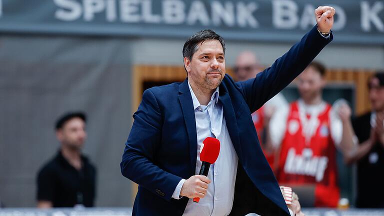 Kann Head-Coach Sasa Filipovski (Würzburg Baskets) einen Sieg seiner Mannschaft gegen den FC Bayern München Basketball bejubeln?