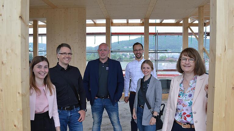 Das Projektmanagament-Team 'Dein Haus 4.0' auf einen Blick: Franziska Stein, Dr. Tom Zentek, Sebastian Dresbach, Johannes Ott, Kimberly May und Leiterin Cordula Kuhlmann.