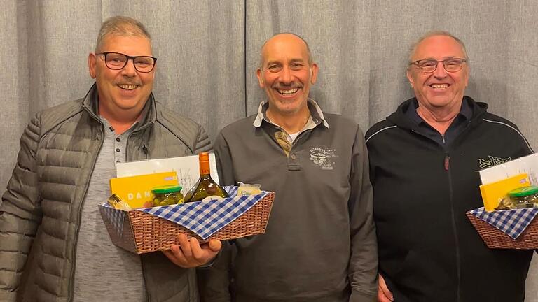 Ehrung für 40 Jahre Mitgliedschaft (von links): Matthias Schmitt, Jürgen Ludwig (1. Vorsitzender PSV Langenprozelten), Harald Hepp. Ehrung für 40 Jahre Mitgliedschaft (von links): Matthias Schmitt, Jürgen Ludwig (1. Vorsitzender PSV Langenprozelten), Harald Hepp.
