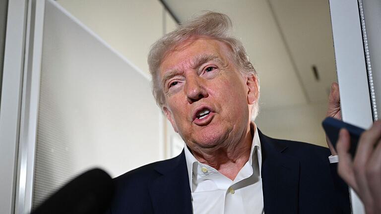 US-Präsident Trump unterwegs       -  Donald Trump geriet beim Erzählen über seinen Gesundheitscheck regelrecht ins Schwärmen.