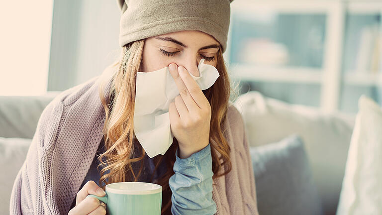 Mit der Herbstzeit beginnt die Erkältungszeit. Doch wie kann man Erkältung, Grippe oder Corona unterscheiden? Mit der Herbstzeit beginnt die Erkältungszeit. Doch wie kann man Erkältung, Grippe oder Corona unterscheiden?