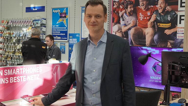 Michael Schlegelmilch berichtet, im Elektrohandel seien vor allem Smartphones ein Weihnachtsrenner.