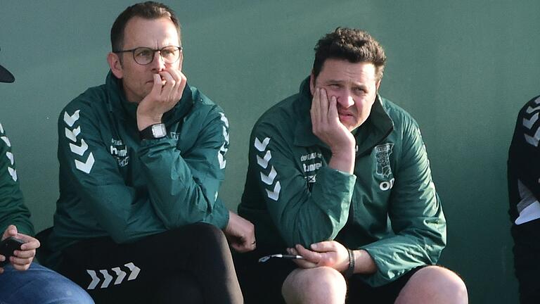 Udo Eckert (links) und Otto Dietz verlassen nach Saisonende das Trainerteam des Fußball-Bayernligisten TSV Großbardorf.
