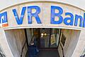 Filiale einer VR Bank. In Fürstenfeldbruck hat die Volks- und Raiffeisenbank jetzt ein Tabu gebrochen.&nbsp;