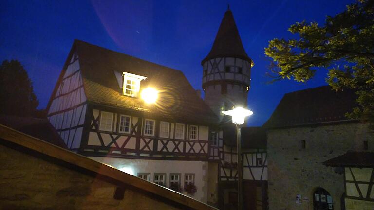 Abendstimmung in der Ostheimer Kirchenburg.