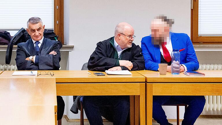 Am letzten Prozesstag im Landgericht Schweinfurt: Kai K. (rechts) mit seinen Wahlverteidigern Helmut Mörtl (links) und Hubertus Werner. Sie gehen gegen das Urteil vor.