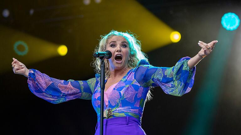 Schlagerstar Beatrice Egli war der Hauptact beim Schlager-Marathon XXL auf dem Streutal-Festival in Mellrichstadt.