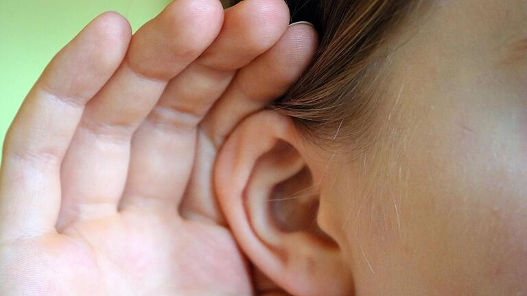 Schon gehört? Nachdem zwei von drei HNO-Fachärzten im Landkreis Kitzingen aufgehört haben, ist es für Patienten schwierig geworden, einen Termin zu bekommen. Schon gehört? Nachdem zwei von drei HNO-Fachärzten im Landkreis Kitzingen aufgehört haben, ist es für Patienten schwierig geworden, einen Termin zu bekommen.