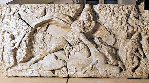 Das Mithras-Puzzle, im oberen Foyer des Karlsruher Schlosses zu bestaunen.