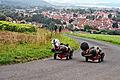 Spektakulär sind die Abfahrten der Bobbycar-Fahrer vom Ostheimer Club vom Büchig hinab. Im September werden im Streustädtchen wieder die Bayerischen Meisterschaften durchgeführt.
