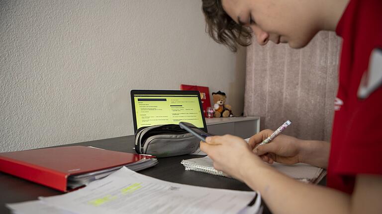 Viele Wochen lang haben Bayerns Schüler zuhause gelernt - unter unterschiedlichen Bedingungen. Viele Wochen lang haben Bayerns Schüler zuhause gelernt - unter unterschiedlichen Bedingungen.