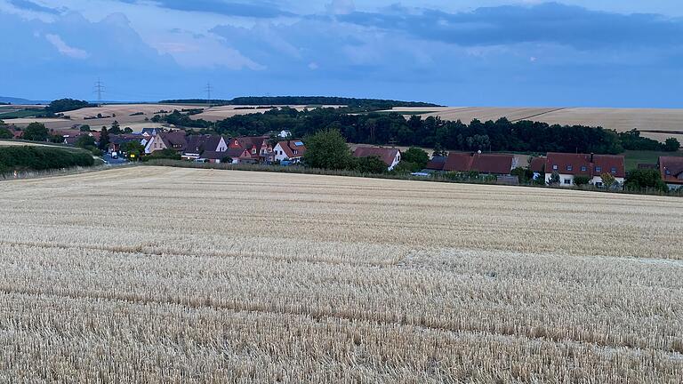 Aus dem Acker am nördlichen Ortsrand von Krautheim soll zügig das neue Baugebiet 'Bühl' mit 25 Bauplätzen werden.