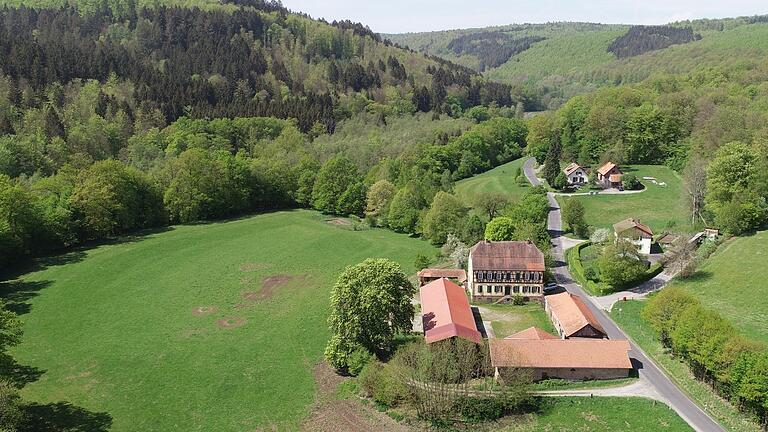 Das Hofgut Erlenfurt im Hafenlohrtal war als 'Eichenzentrum' im Gespräch.