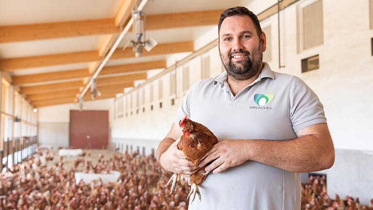 Auch die Hühner füllen die Biogasanlage des Betriebs Servatius in Birklingen. Derzeit muss die Anlage ohne eigene Schweinegülle auskommen. Auch die Hühner füllen die Biogasanlage des Betriebs Servatius in Birklingen. Derzeit muss die Anlage ohne eigene Schweinegülle auskommen. 
