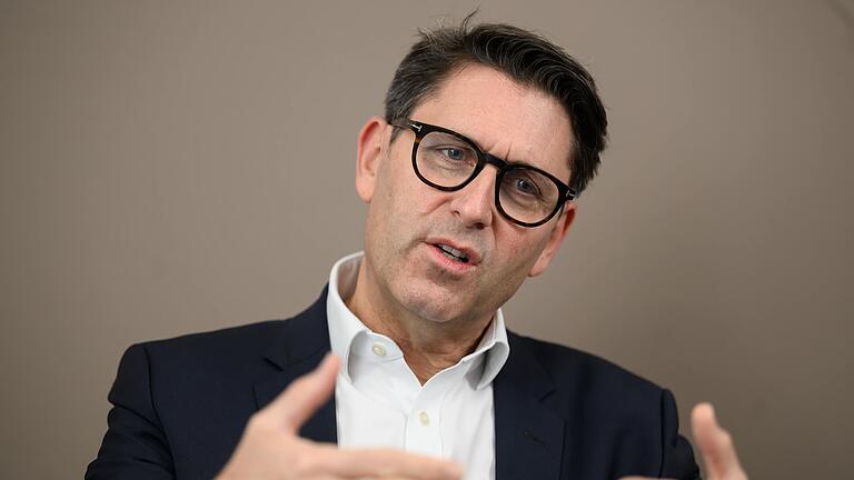 Der Neurologe Tim von Oertzen war zuletzt als stellvertretender Ärztlicher Direktor am Kepler Uniklinikum in Linz, dem zweitgrößten Krankenhaus Österreichs, tätig. Der Neurologe Tim von Oertzen war zuletzt als stellvertretender Ärztlicher Direktor am Kepler Uniklinikum in Linz, dem zweitgrößten Krankenhaus Österreichs, tätig.