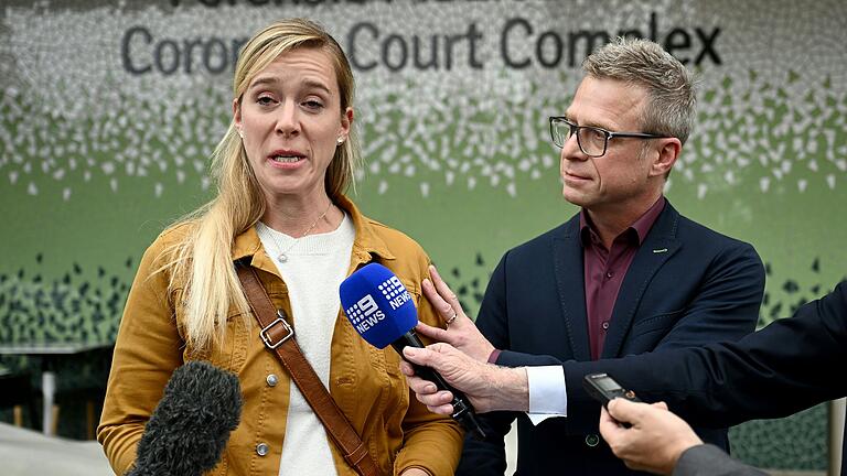 Betroffen von dem Gehörten: Christina und Alexander Strobel hoffen bei der Anhörung in Sydney auf neue Erkenntnisse zum Tod ihrer Schwester Simone vor fast 20 Jahren in Australien. Betroffen von dem Gehörten: Christina und Alexander Strobel hoffen bei der Anhörung in Sydney auf neue Erkenntnisse zum Tod ihrer Schwester Simone vor fast 20 Jahren in Australien. 
