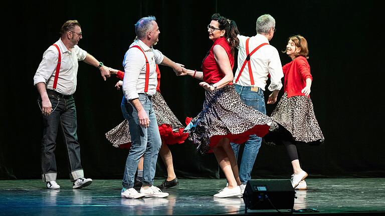 Rockabilly Jive der 1950er Jahre boten im evangelischen Gemeindehaus die Rockabilly Tigers. Rockabilly Jive der 1950er Jahre boten im evangelischen Gemeindehaus die Rockabilly Tigers.