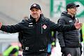Erneuter Ärger über den Schiedsrichter: Kickers-Trainer Bernhard Trares.