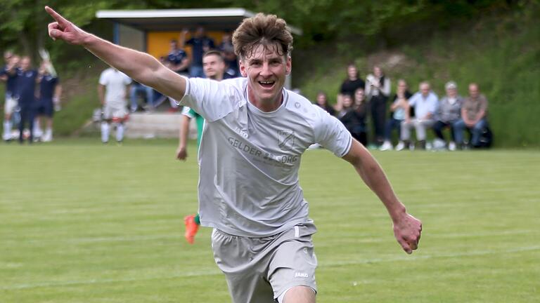 Da hatte er wieder ein Tor gemacht:&nbsp; Groß war der Jubel bei Kleinsteinachs Spielertrainer Nico Rieger, den man dank seiner drei Treffer zurecht als 'Man oft the Match' bezeichnen durfte - damit zerstört er die Schonunger Hoffnungen, zumindest zunächst .