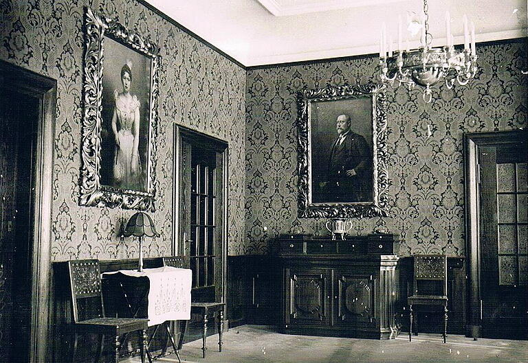 Ein historisches Foto aus dem Gelchsheimer Schloss lässt den Wohlstand erahnen, zu dem es Gutsbesitzer Georg Heil gebracht hat.