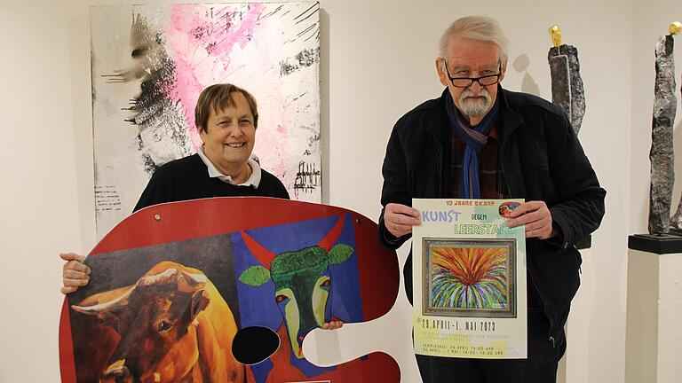 Renate Lindner und Klaus Anton Schäfer, Sprecher-Doppelspitze der Ochsenfurter Künstlervereinigung Ox.Art, wollen mit ihrer Kunst den Leerständen in Ochsenfurt entgegenwirken.