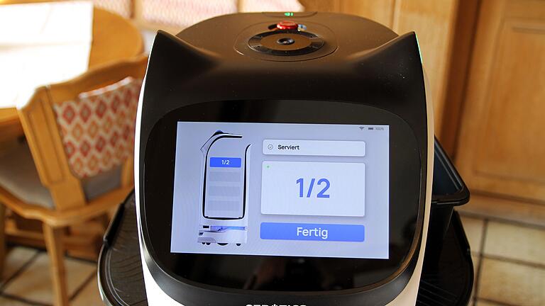 Auf diesem Display kann man Bella Befehle erteilen. Man gibt die Nummer des Tisches ein und der Service-Roboter holt das schmutzige Geschirr ab. Auf diesem Display kann man Bella Befehle erteilen. Man gibt die Nummer des Tisches ein und der Service-Roboter holt das schmutzige Geschirr ab.