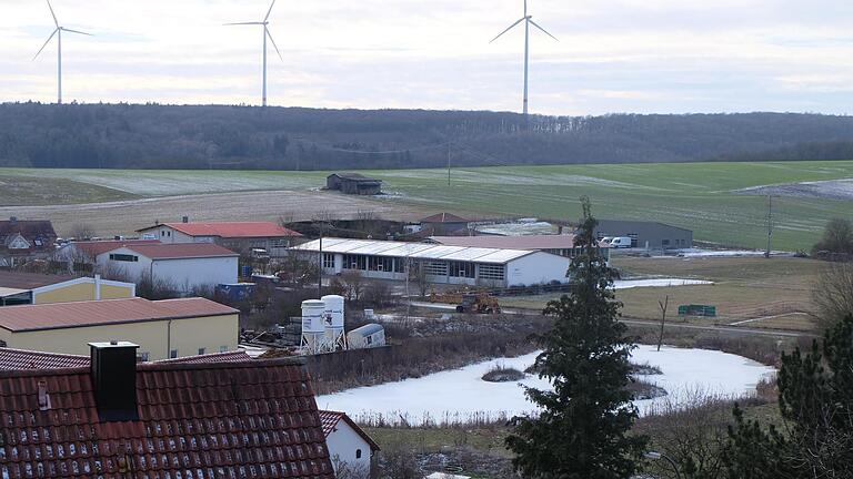 Gewerbegebiet Vogtswiesen in Thundorf. Die Erweiterung ist  auf der linken Seite im Anschluss an das letzte Anwesen geplant. Bauernschubert       -  Gewerbegebiet Vogtswiesen in Thundorf. Die Erweiterung ist  auf der linken Seite im Anschluss an das letzte Anwesen geplant. Bauernschubert