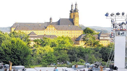Traumhafte Kulisse: &bdquo;Songs an einem Sommerabend&ldquo; vor Kloster Banz.