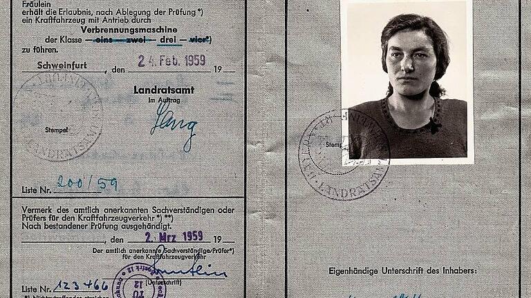 Ein seltenes Dokument: Der Dreier-Führerschein von Maria Wittmann. Ein seltenes Dokument: Der Dreier-Führerschein von Maria Wittmann.