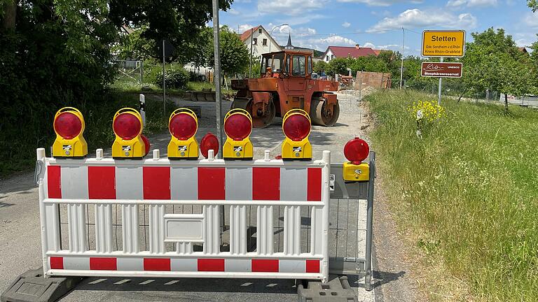 Bei den Arbeiten an der Ortsdurchfahrt in Stetten tauchen immer wieder neue Probleme auf. Das Foto wurde im Juni vergangenen Jahres aufgenommen.