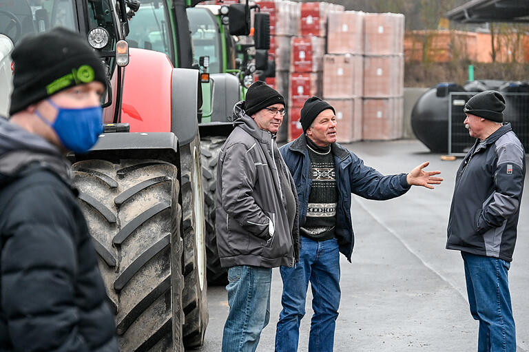 Viel Diskussionsstoff: Die Bauern befürchten Einkommensverluste von bis zu 30 Prozent – und protestierten deshalb mit einer Traktorfahrt von Würzburg nach Veitshöchheim.