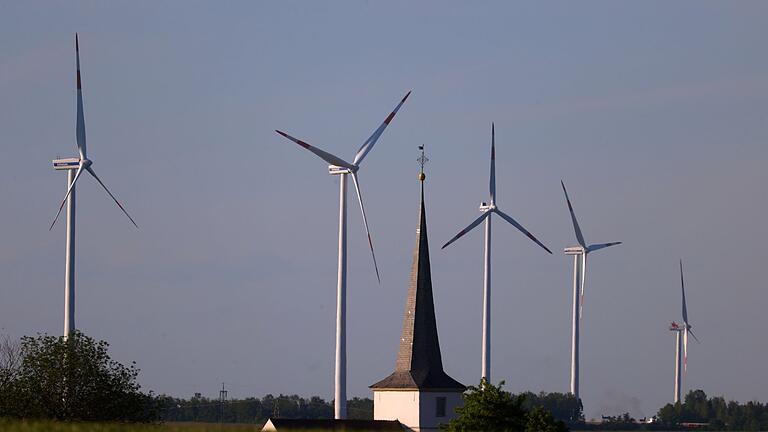 Windkraftanlagen in Bayern.jpeg       -  Seit Anfang des Jahres wurden in Bayern fünf Windräder ans Netz angeschlossen.