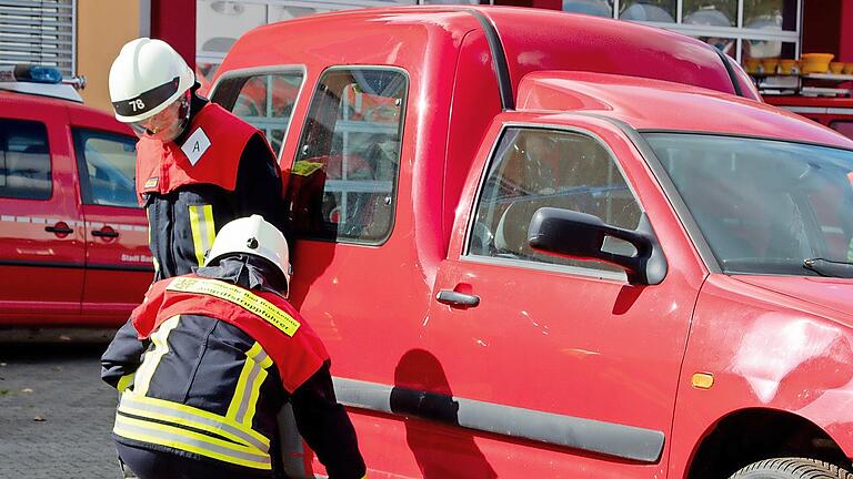 Zur Leistungsprüfung mussten die Teilnehmenden auch verschiedene Aufgaben im Bereich Fahrzeug- und Gerätekunde erfüllen.       -  Zur Leistungsprüfung mussten die Teilnehmenden auch verschiedene Aufgaben im Bereich Fahrzeug- und Gerätekunde erfüllen.