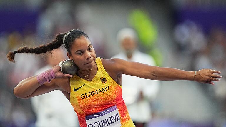 Yemisi Ogunleye - Die deutsche Leichtathletik um Kugelstoß-Olympiasiegerin Yemisi Ogunleye soll für das kommende Jahr deutlich weniger Geld vom Bund bekommen. Yemisi Ogunleye - Die deutsche Leichtathletik um Kugelstoß-Olympiasiegerin Yemisi Ogunleye soll für das kommende Jahr deutlich weniger Geld vom Bund bekommen.