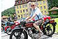 Ist mächtig stolz auf seine Schüttoff F: Der Ebelsbacher Edgar Schmitt. Das Motorrad hat eine Kopfsteuerung mit offenen Ventilen. &bdquo;Das gibt es heutzutage nicht mehr&ldquo;, sagte er.