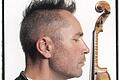 Nigel Kennedy gastiert 2020 auf dem Fuldaer Domplatz. Foto: Emi Rankin       -  Nigel Kennedy gastiert 2020 auf dem Fuldaer Domplatz. Foto: Emi Rankin
