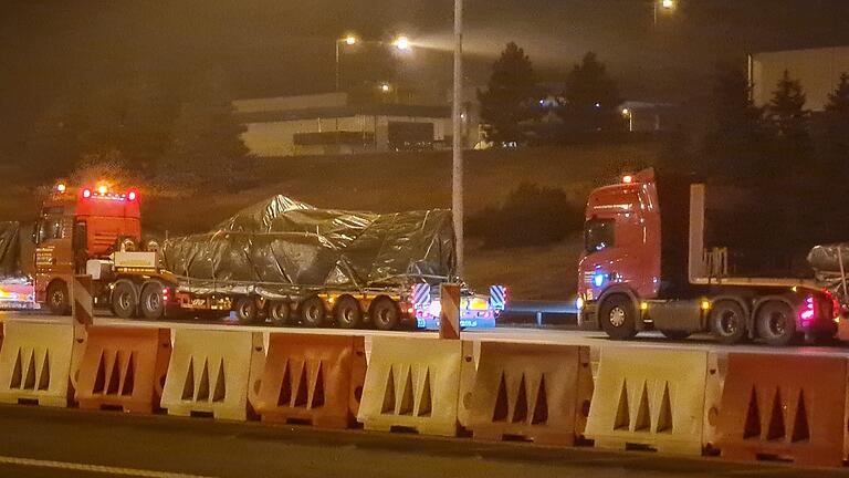 Auf der A4 gibt es meistens nachts militärische Transporte in Richtung der Grenze zur Ukraine. Auf der A4 gibt es meistens nachts militärische Transporte in Richtung der Grenze zur Ukraine.
