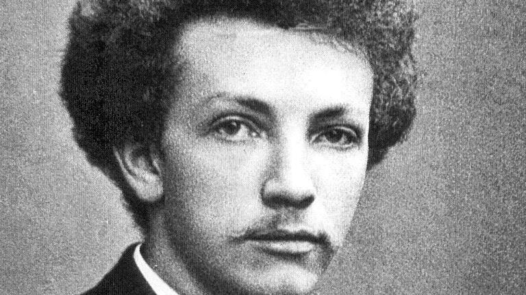 Richard Strauss       -  Richard Strauss war einer der großen deutschen Komponisten des 20. Jahrhunderts (&bdquo;Also sprach Zarathustra&ldquo;, &bdquo;Der Rosenkavalier&ldquo;, &bdquo;Ariadne auf Naxos&ldquo;). Er unterstützte aktiv das NS-Regime, bekam aber Probleme, weil er jüdische Freunde hatte. Im Heimgarten heißt eine Straße nach ihm.