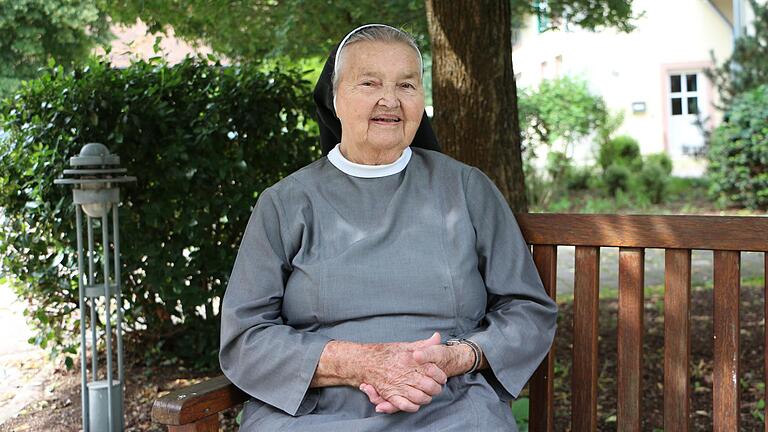 Es wird noch etwas Zeit brauchen, bis sie ganz angekommen ist. Nach 60 Jahren in Südafrika lebt Schwester Rosa nun im Antoniushaus des Klosters Oberzell.