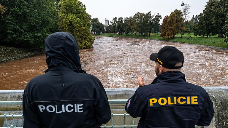 Hochwasser in Tschechien - Ganze Regionen in Tschechien leiden unter einem Jahrhunderthochwasser. Hochwasser in Tschechien - Ganze Regionen in Tschechien leiden unter einem Jahrhunderthochwasser.