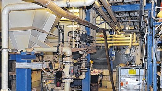 Innenleben: Blick in die jetzige Sickerwasserreinigungsanlage. Am Fuß der Kreisdeponie soll eine neue Anlage entstehen. Innenleben: Blick in die jetzige Sickerwasserreinigungsanlage. Am Fuß der Kreisdeponie soll eine neue Anlage entstehen.