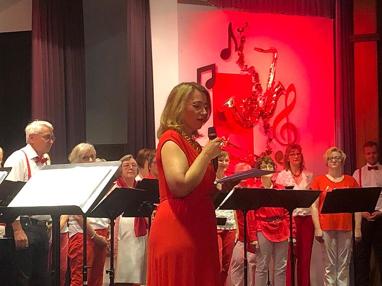 Gekonnt moderierte Birgit Pottler-Calabria durch den Abend Gekonnt moderierte Birgit Pottler-Calabria durch den Abend