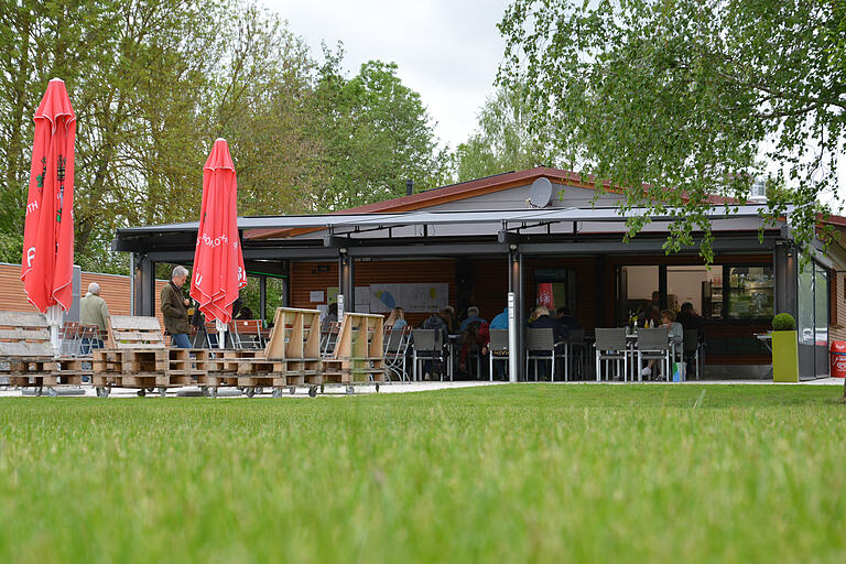 Zum 1. Mai öffnet auch wieder der Kiosk mit der Terrasse am Irmelshäuser Badesee.